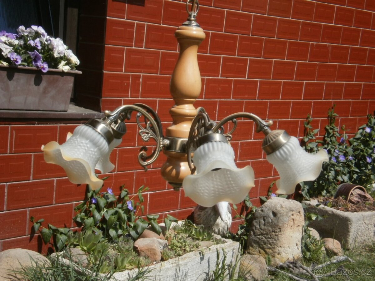 Mosazný lustr