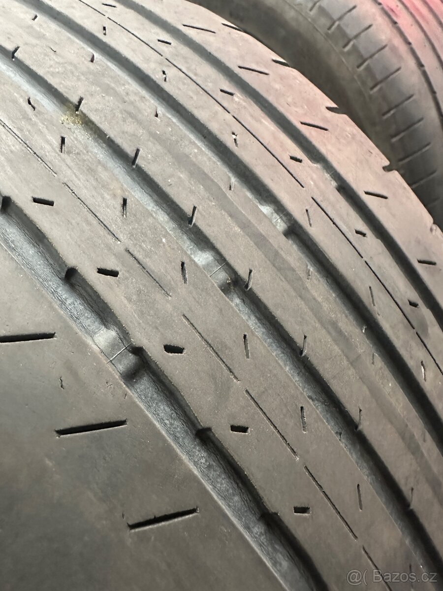 225/45 R17