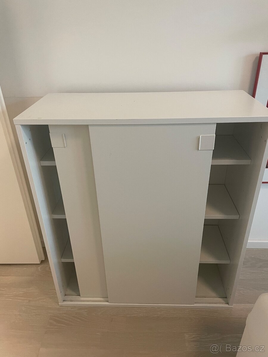 Botnik, skříňka Ikea