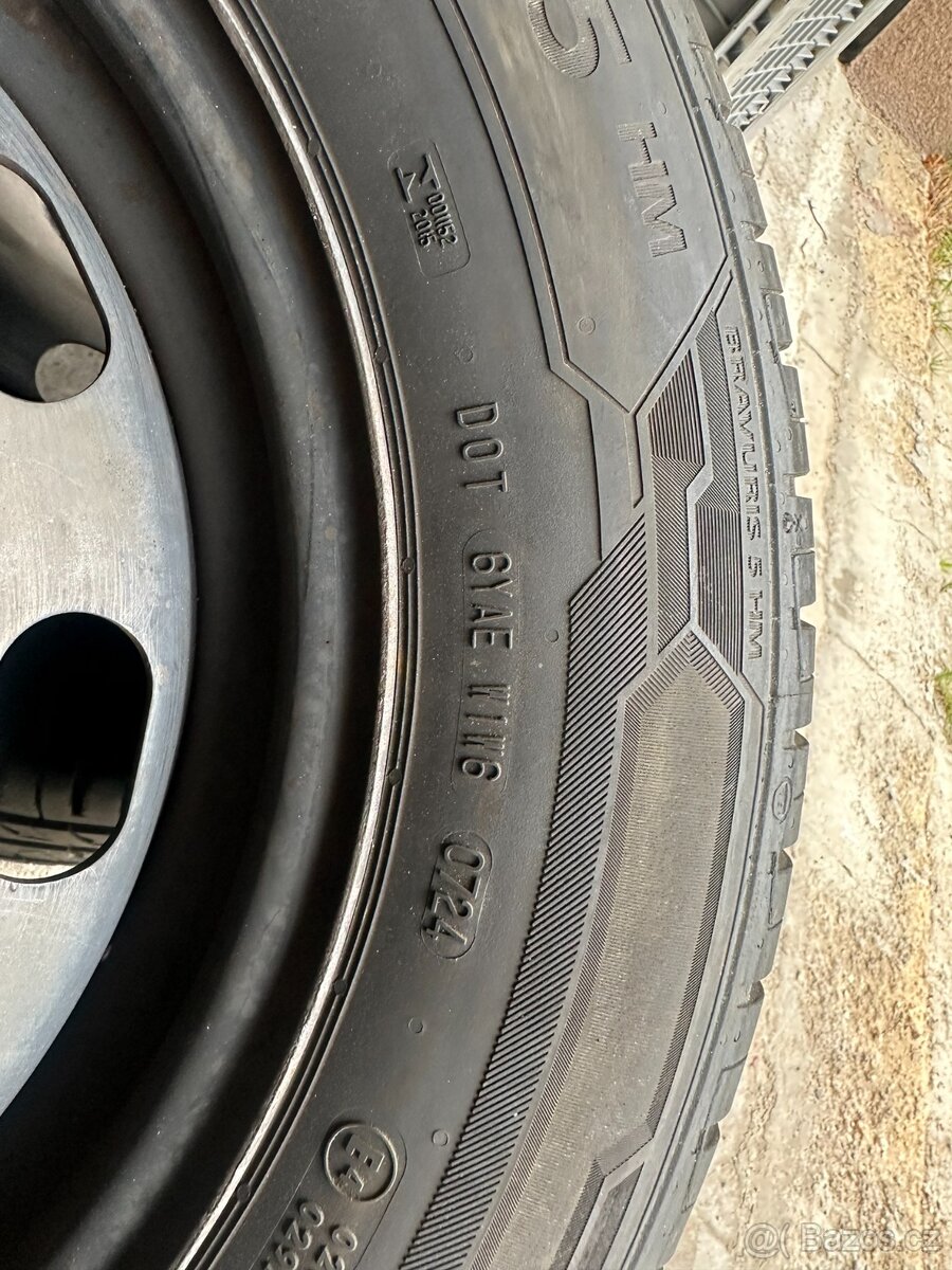 Letní pneu Škoda Octavia s disky 195/65 R15