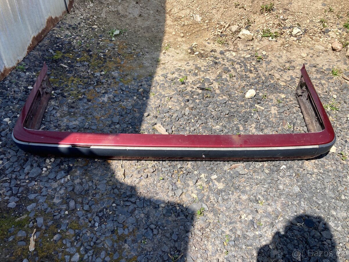 BMW E30 zadní nárazník