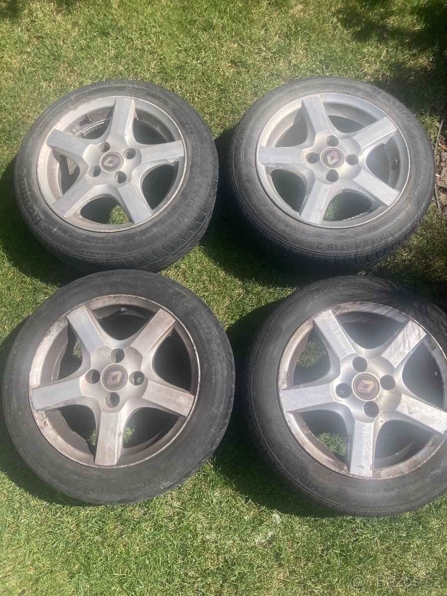Renault Alu kola 15” pneu 165/65 R15