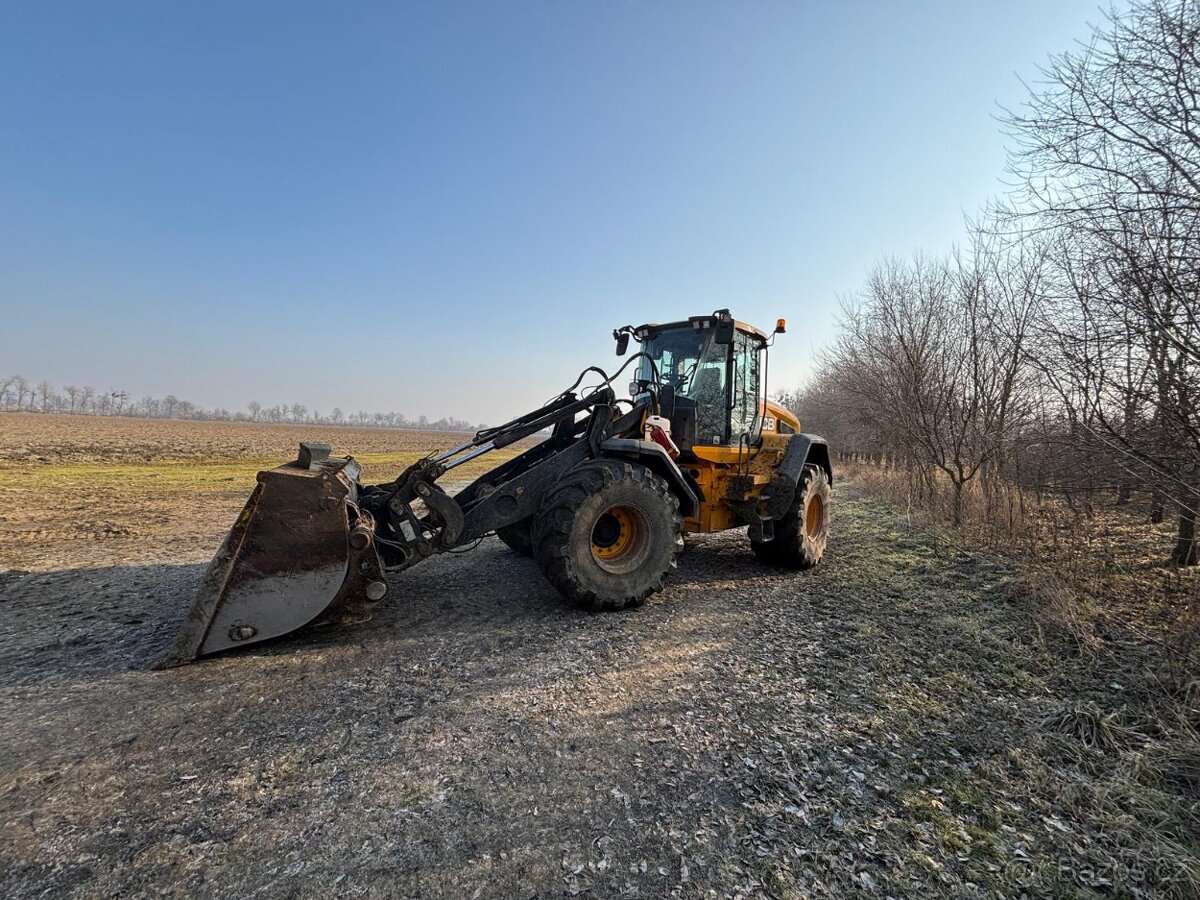 Kloubový nakladač JCB 435S
