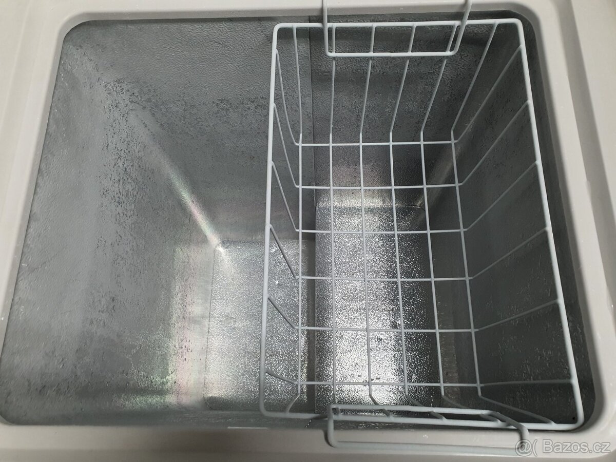 truhlicový mrazák, š56 cm, gastro, 99L