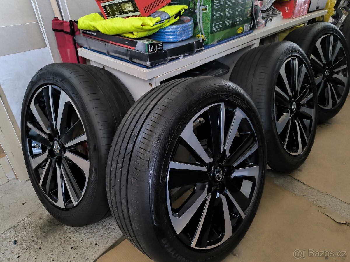 ALU kola Toyota Yaris 5x114,3 R18 Originál,pneu Goodyear 98%