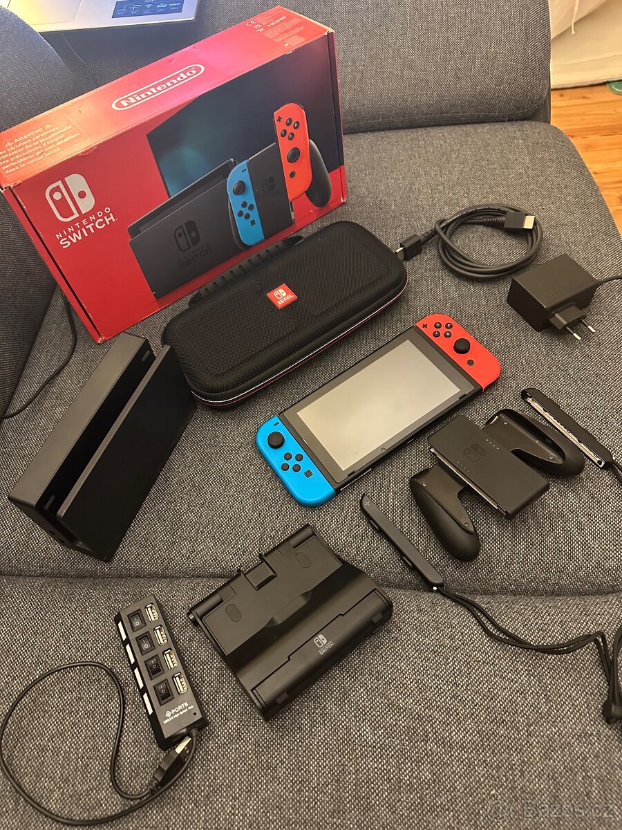 Nintendo switch V2 + příslušenství (TOP STAV)