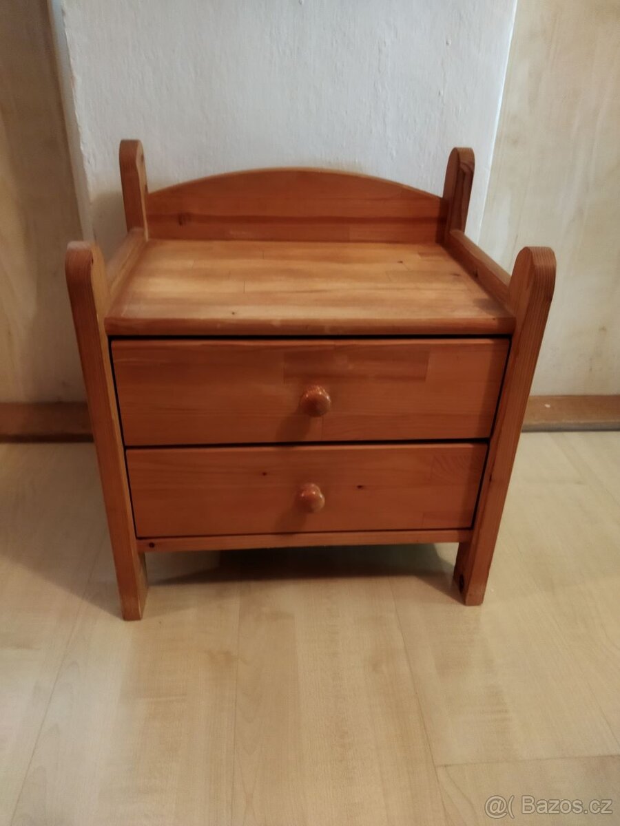 Noční stolek masiv