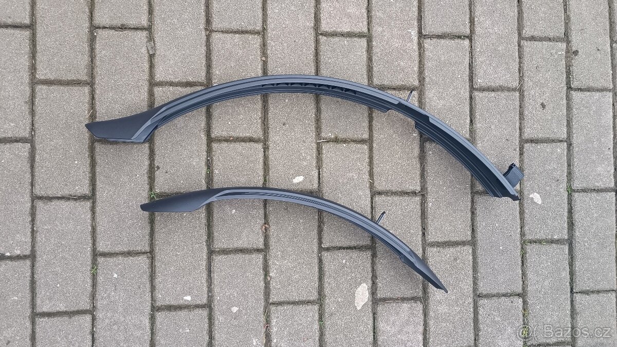Blatníky FORCE GRAND, 26-29 plast, černé
