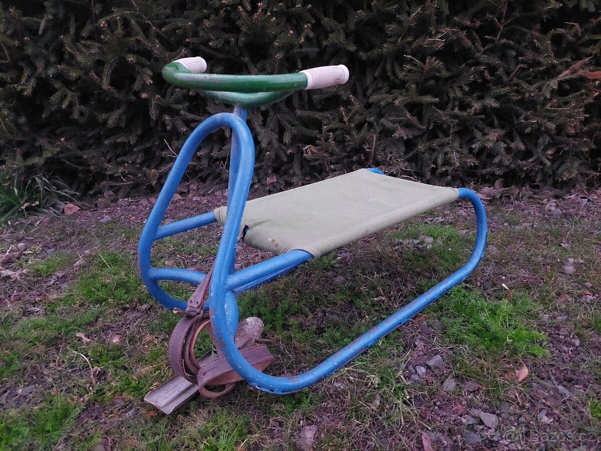Retro sáňky s řidítky