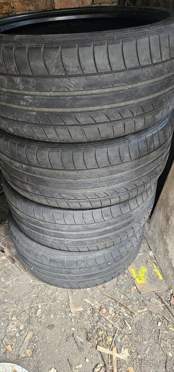 Dunlop SP Quattromaxx 275/40 R22