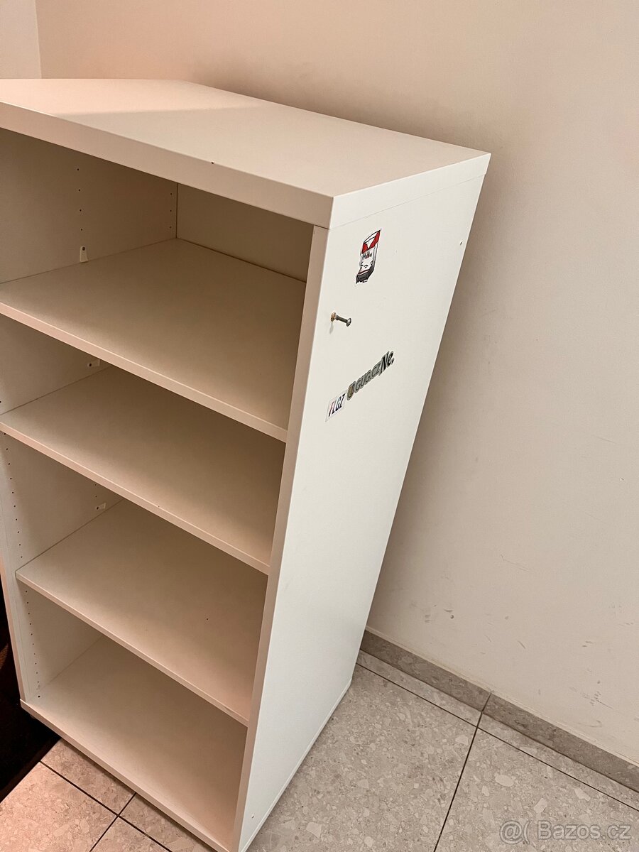 Bílá policová skříňka IKEA (60×130×50 cm)
