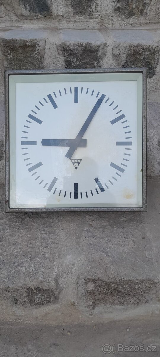 Industriální nástěnné hodiny PRAGOTRON