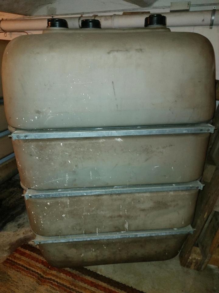 Nadrž na naftu, olej apod. 1000l volně stojící