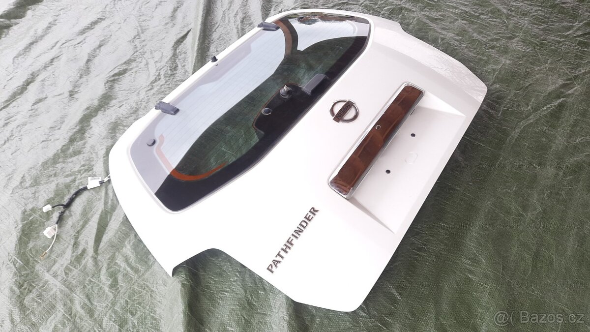 Nissan Pathfinder – Zadní dveře