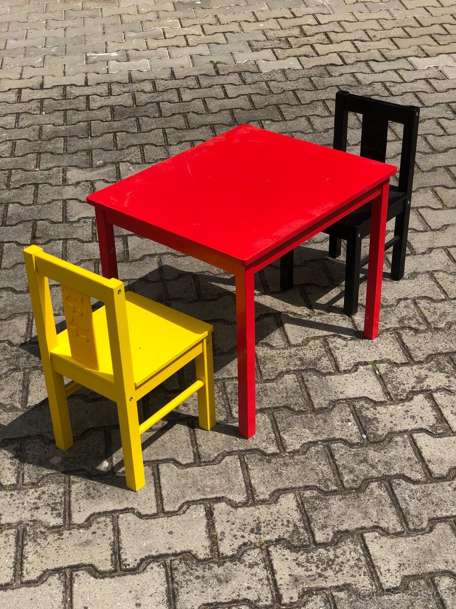 Stolek a židličky IKEA