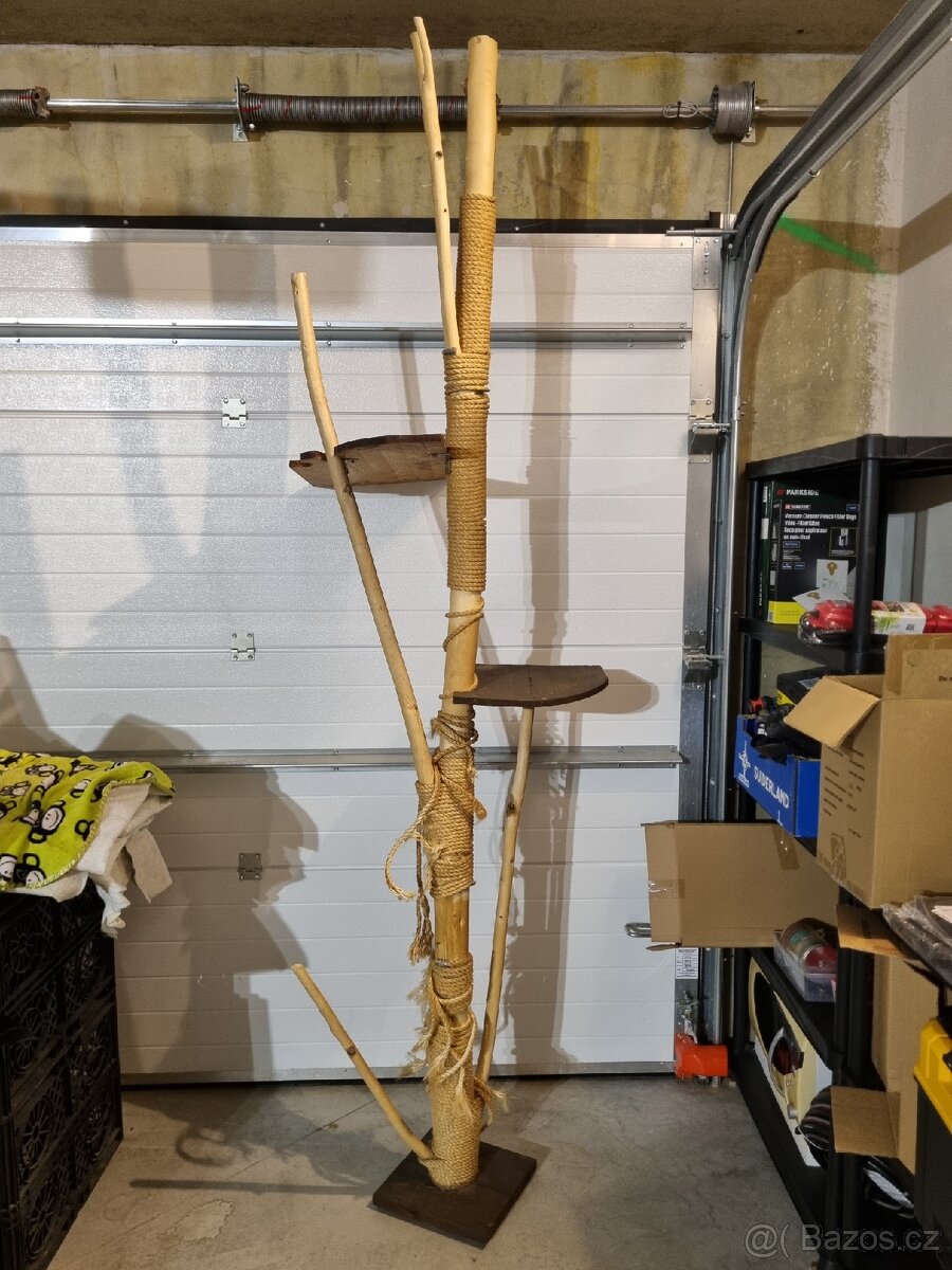 Kočičí strom / škrabadlo pro kočky