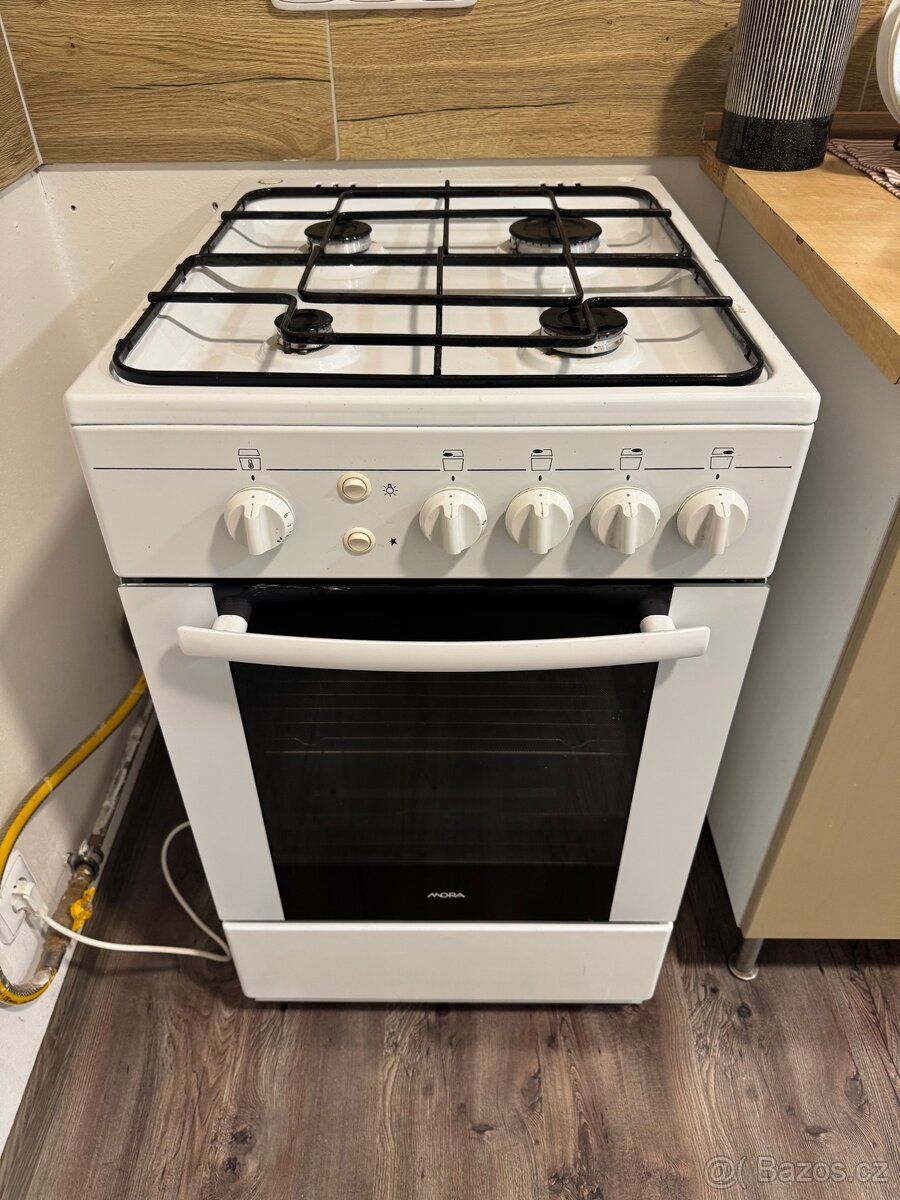 Plynový sporák s troubou