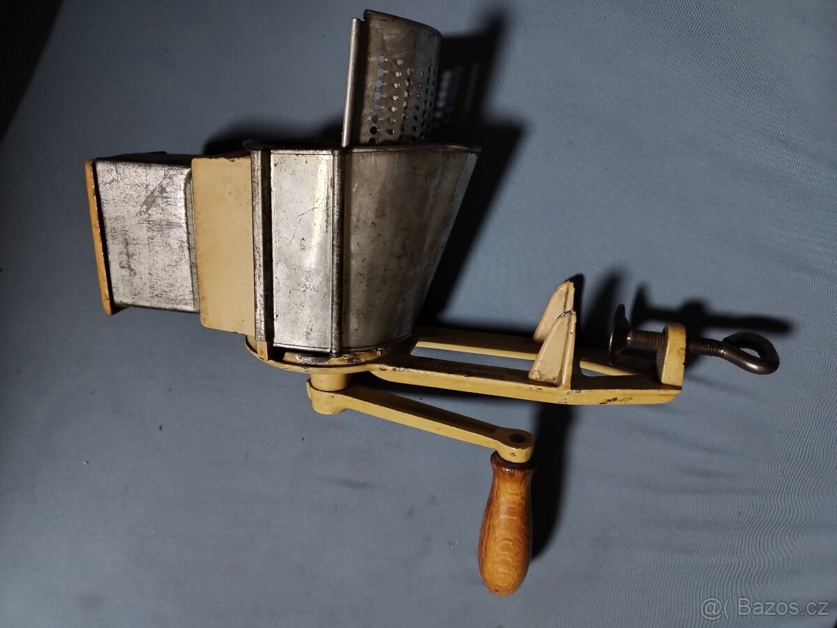 RETRO PORKERT kuchyňský mlýnek po babičce 60.léta