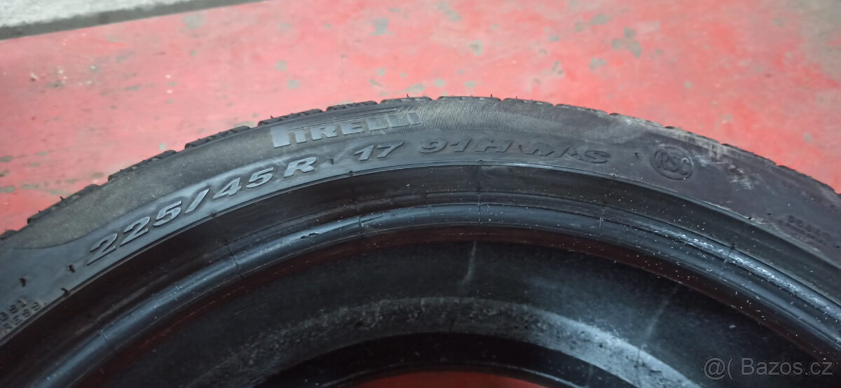 zimní pneu 225/45 r17 Pirelli Winter Sottozero 5-6 mm 4 kusy
