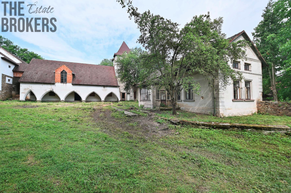 Rodinný dům Zásmuky - Vršice, pozemek 42 000 m2