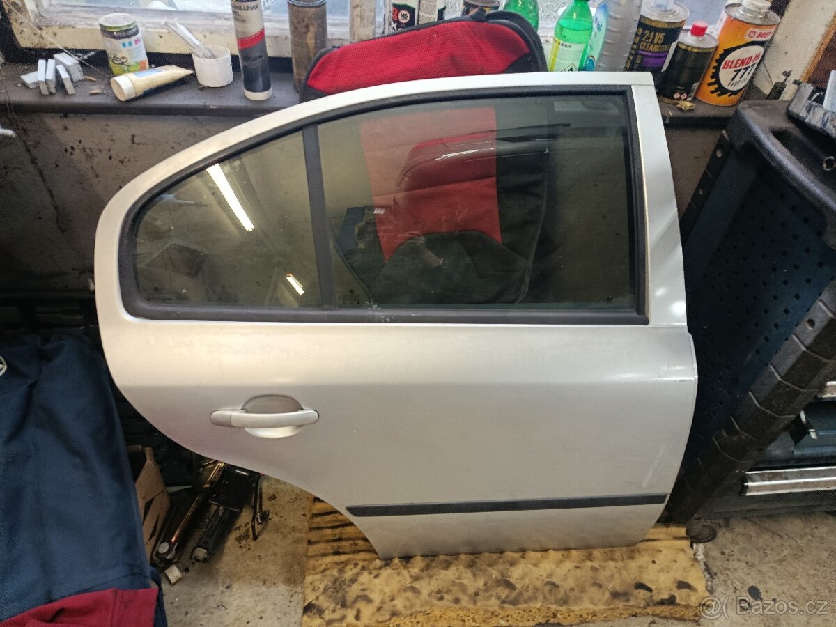Pravé zadní dveře škoda Octavia 1