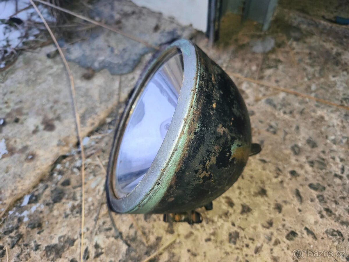 Přední světlo pravděpodobně Opel