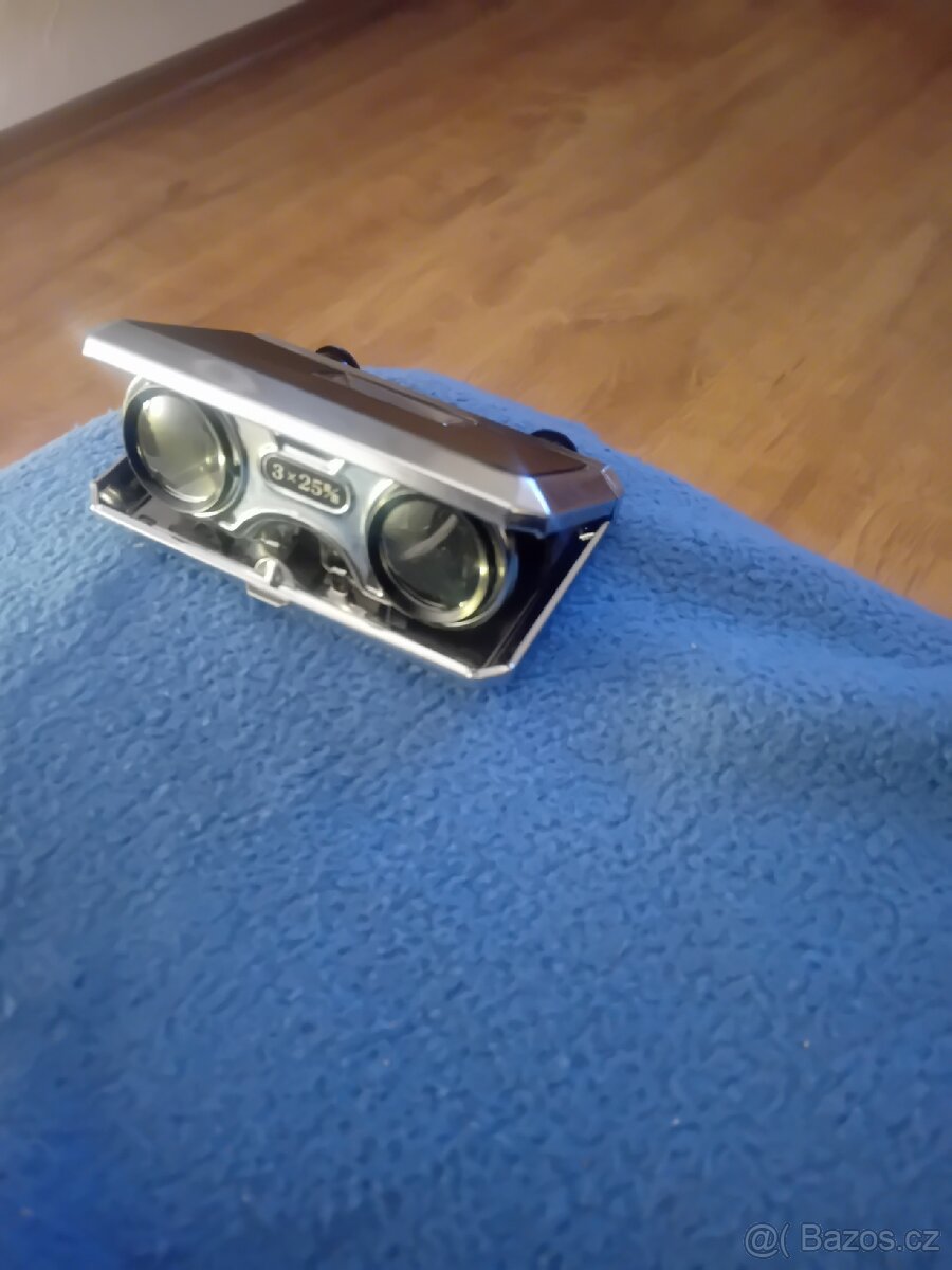 Divadelni kapesni dalekohled