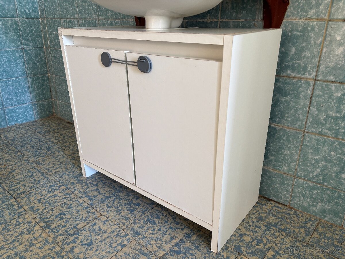Skříňka pod umyvadlo