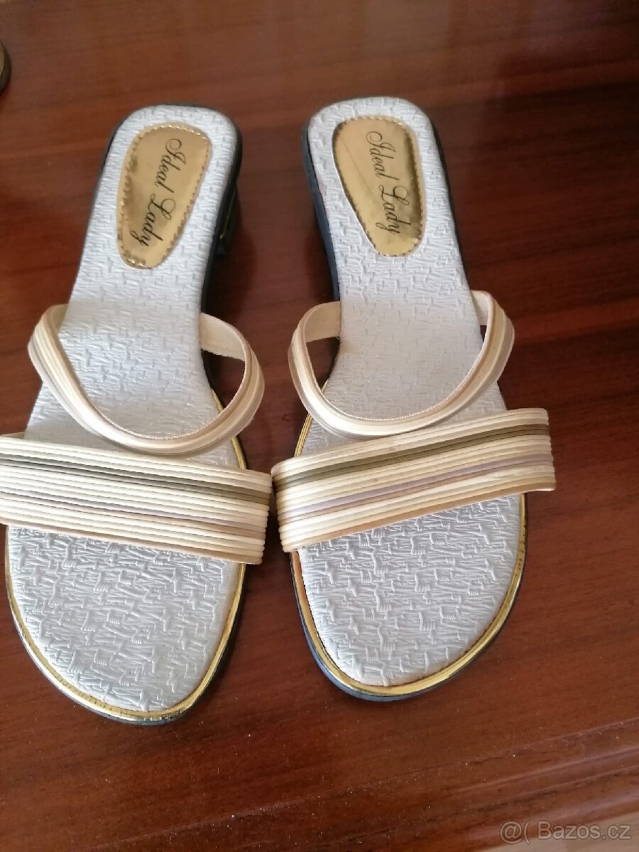 Nové dámské sandále/pantofle/nazouváky
