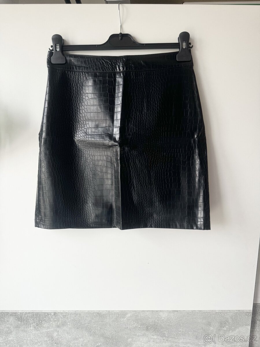 Černá sukně velikost S