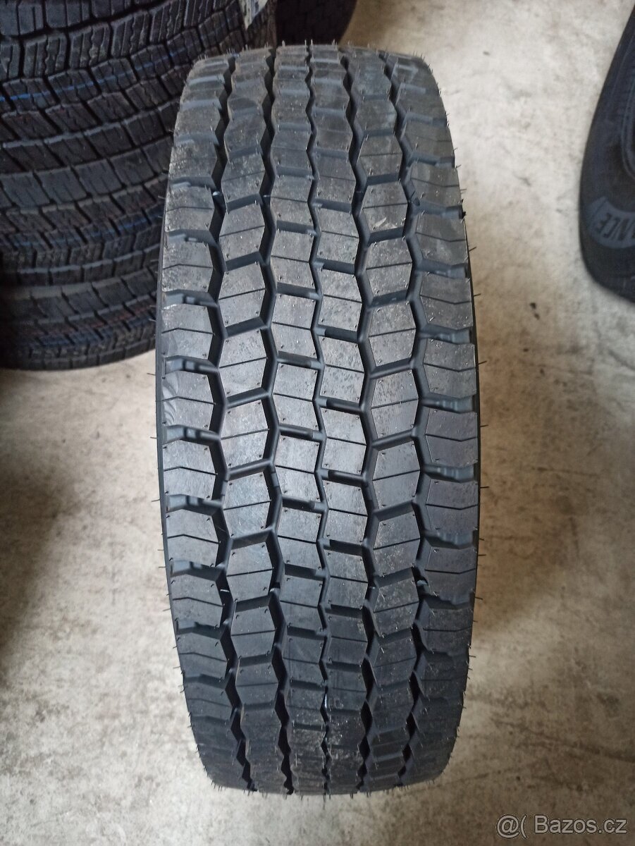 PNEU 315/80-22,5 na disku