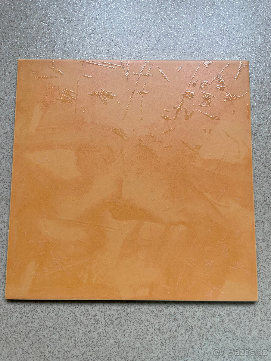 6 kusů dlažby, rozměr 33 X 33 cm