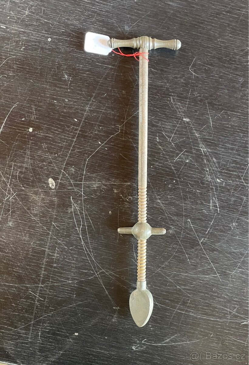 starožitný vrták na semena (seed dibber) – sběratelský kouse