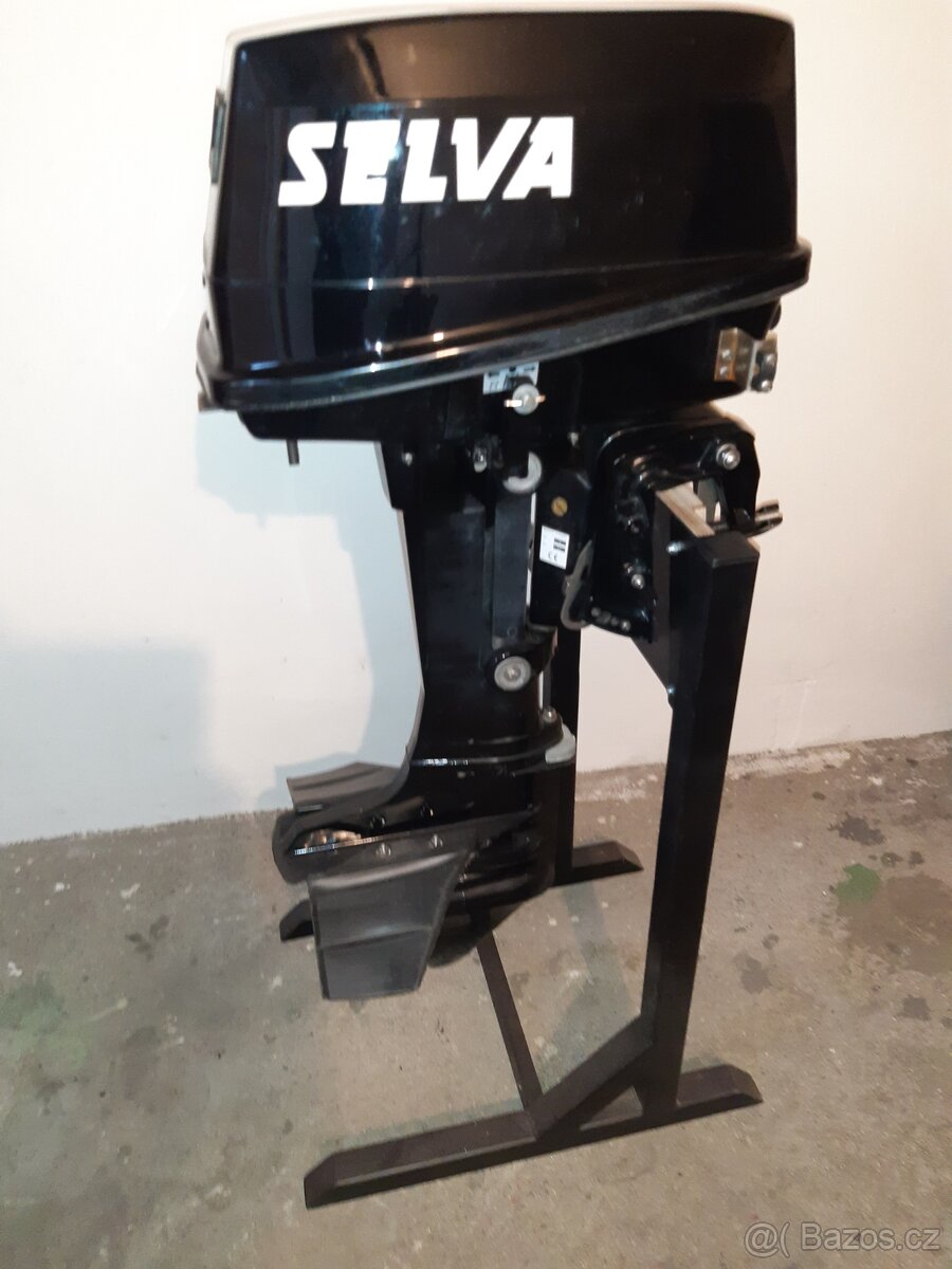 Stojan na uskladnění lodního motoru