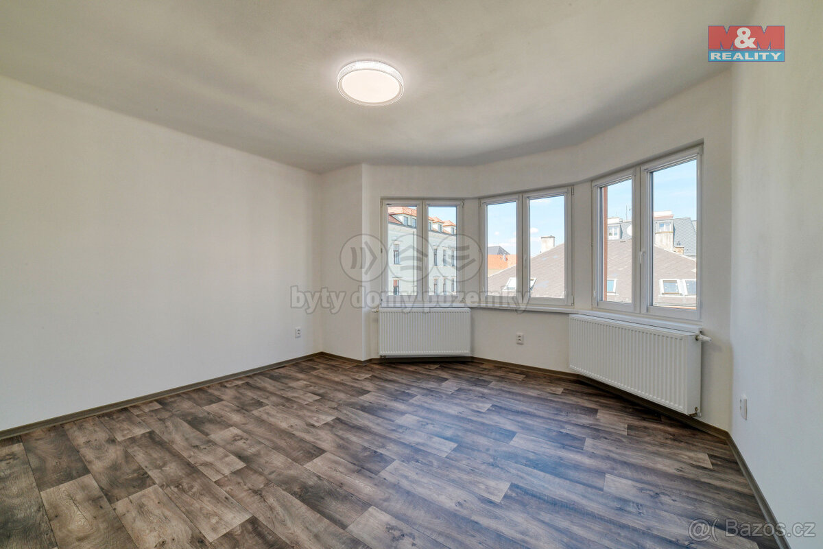 Prodej bytu 4+1, 121 m², Cheb, ul. Májová