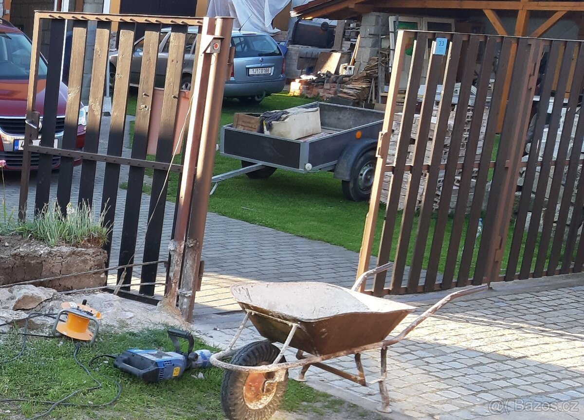Vrata trojkřídlá REZERVACE DO SOBOTY 31.5.2025