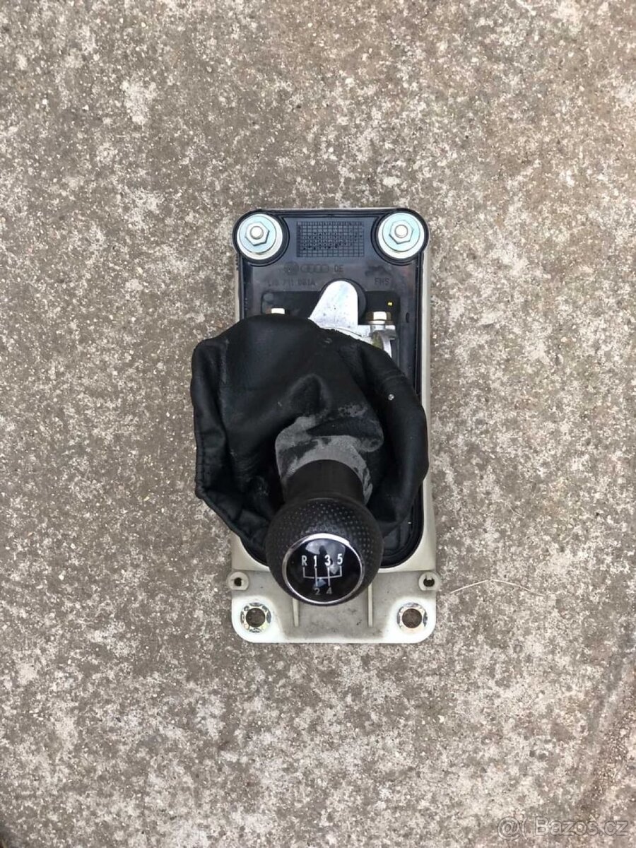 rukojeť řadicí paky VW golf 4