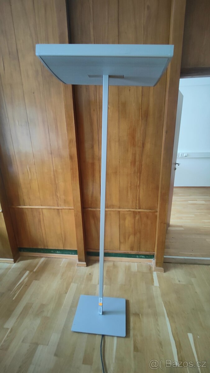 Stojací lampa