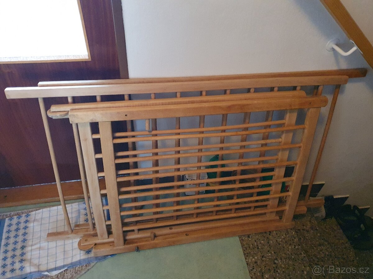 Dřevěná postýlka