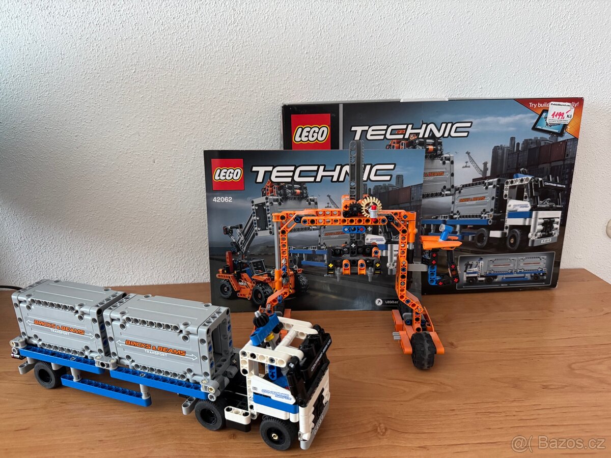 Prodám lego technic Container Yard