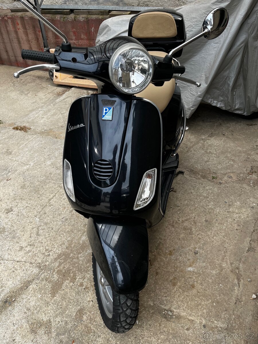 Vespa LX125 černá