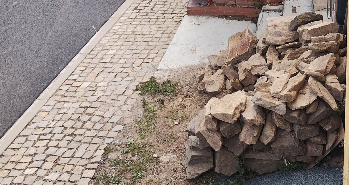 Velké kameny na zídky, opěrky