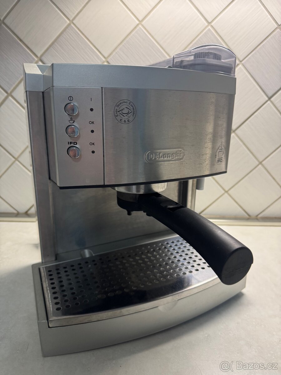 Pákový kávovar Delonghi
