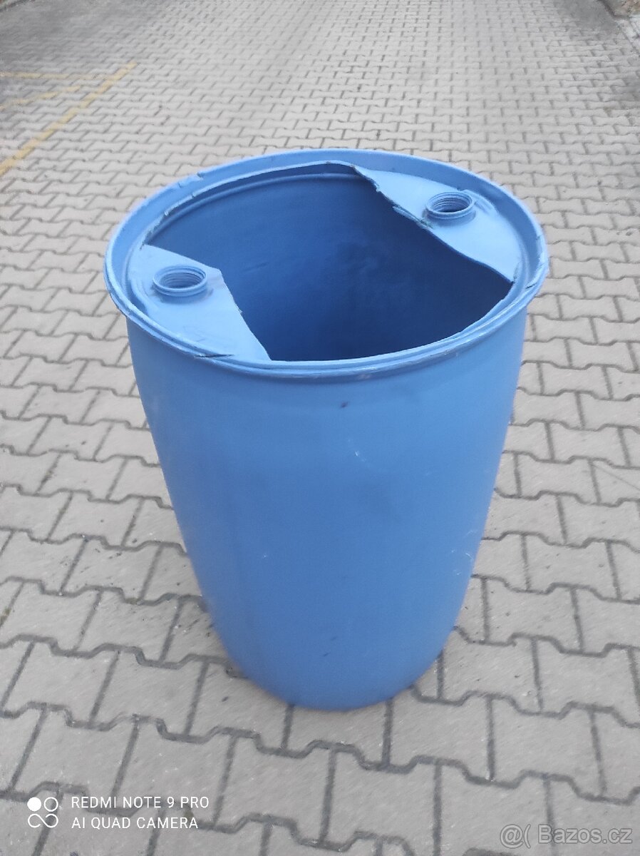Plastový sud na vodu