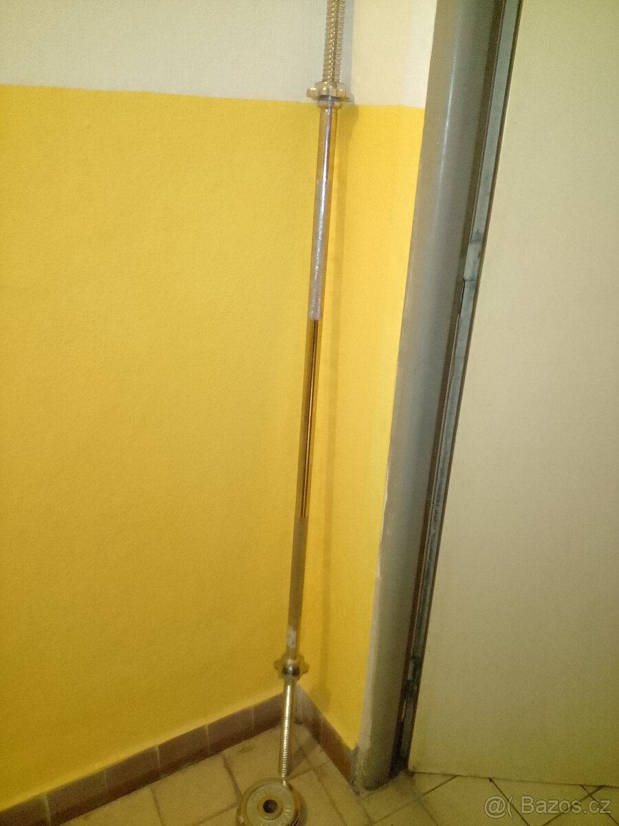 Nabízí k prodeji posilovací tyč + závaží