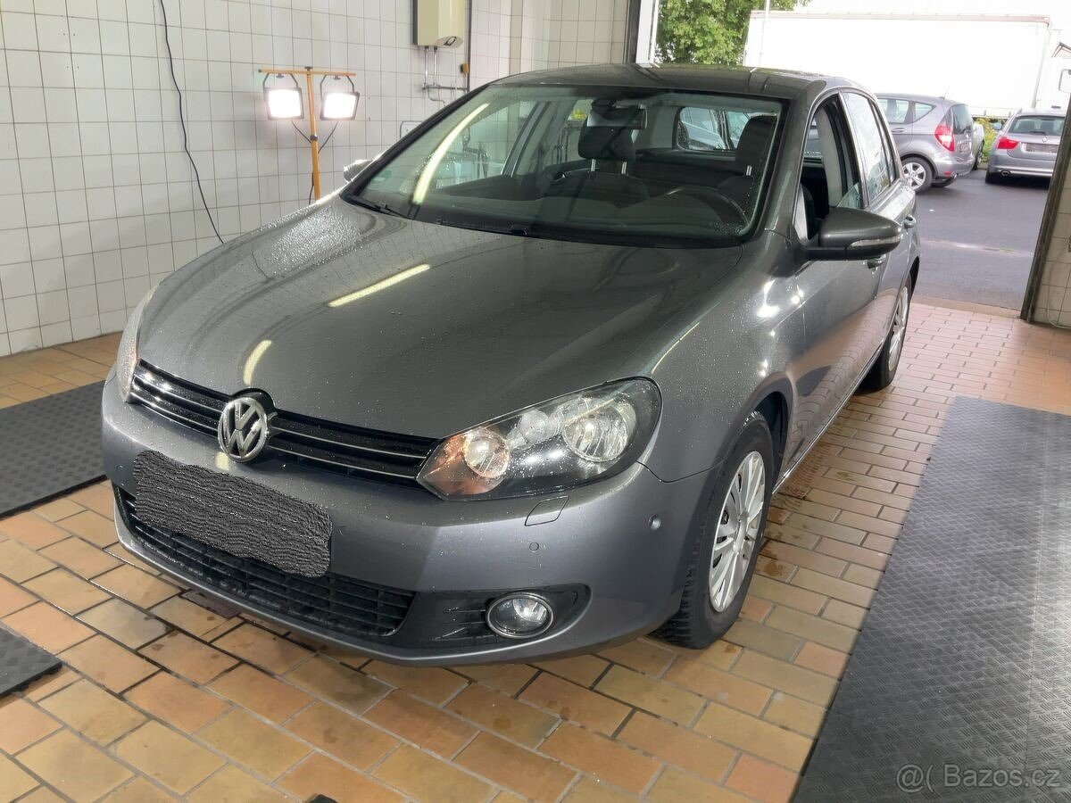 Volkswagen GOLF 6 VI 1.6Mpi 75 KW COMFORTLINE VYHŘ. SEDADEL