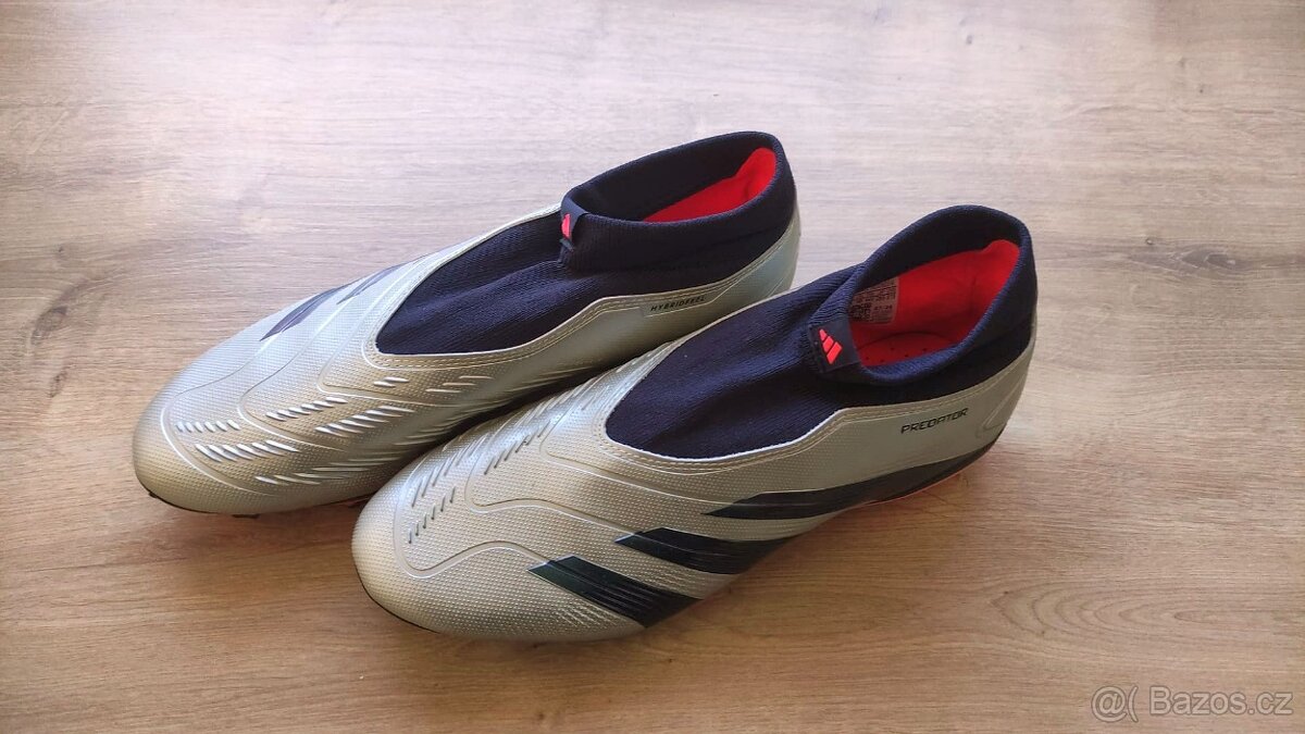 ZÁNOVNÍ kopačky Predator League Laceless Firm Ground