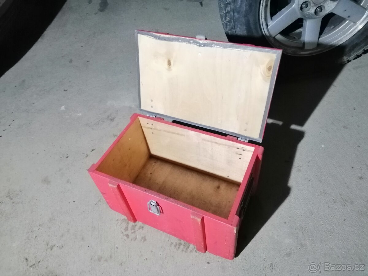Dřevěné červené bedny 45x25x25