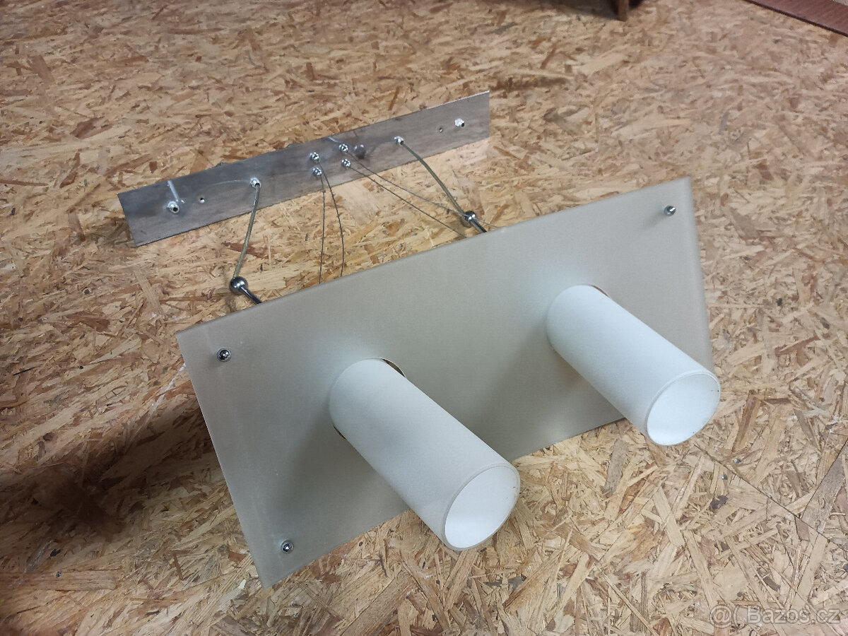 Moderní lustr na 2 žárovky značky Hesmo