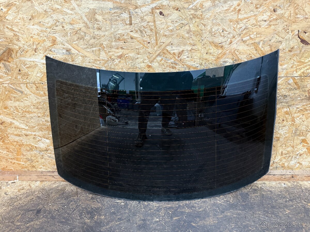 ZADNÍ OKNO AUDI A4 B7 SEDAN